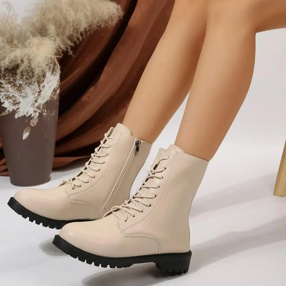 2024 Autunno Nuove Donne Stivaletti Internet Rosso Spessa Suola Stivaletti Pu Allacciatura Colore Solido Grandi Scarpe Moda Bota
