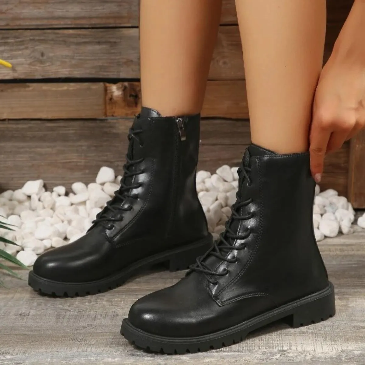 2024 Autunno Nuove Donne Stivaletti Internet Rosso Spessa Suola Stivaletti Pu Allacciatura Colore Solido Grandi Scarpe Moda Bota