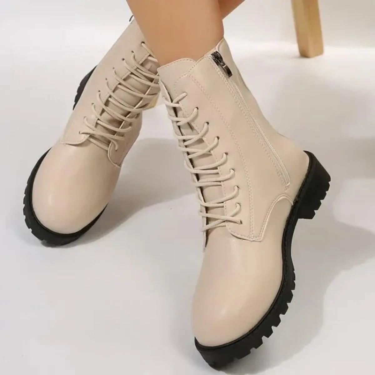 2024 Autunno Nuove Donne Stivaletti Internet Rosso Spessa Suola Stivaletti Pu Allacciatura Colore Solido Grandi Scarpe Moda Bota