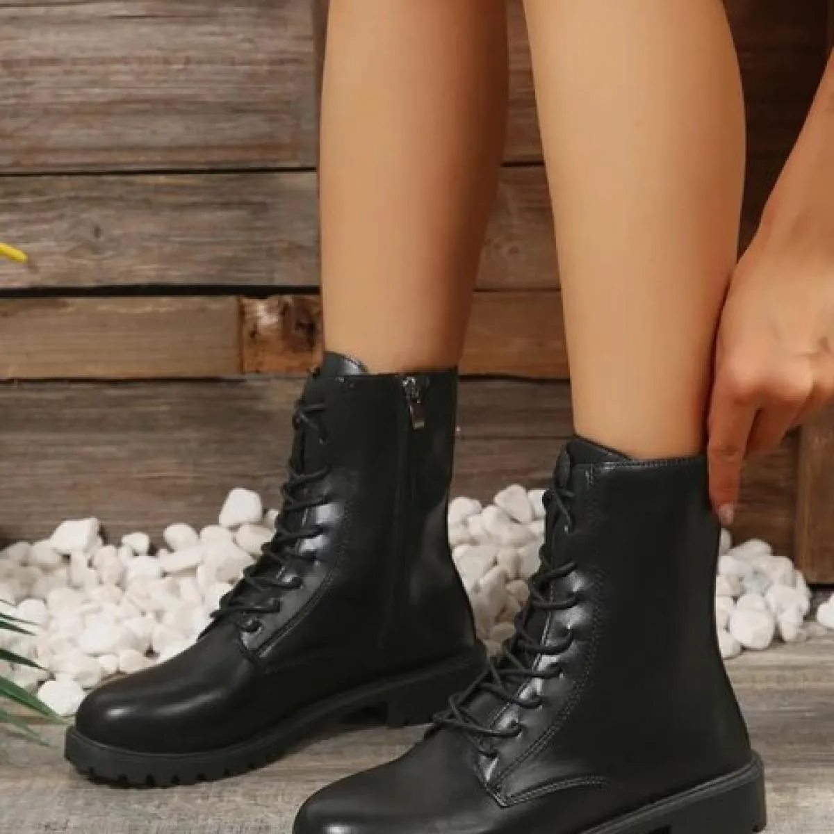 2024 Autunno Nuove Donne Stivaletti Internet Rosso Spessa Suola Stivaletti Pu Allacciatura Colore Solido Grandi Scarpe Moda Bota