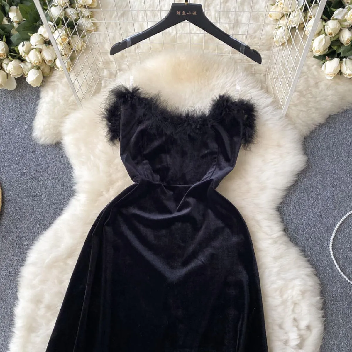 Abito da festa lungo nero estivo per le donne Piume cuciture Scollo a barchetta Abiti formali femminili Velluto Elegante serata