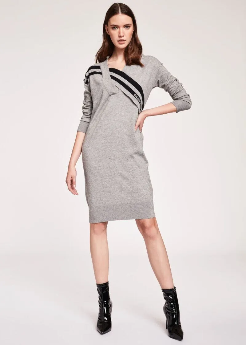 Abito in maglia con incrocio