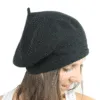 Basco donna in pura lana dalla forma conica – Colore nero
