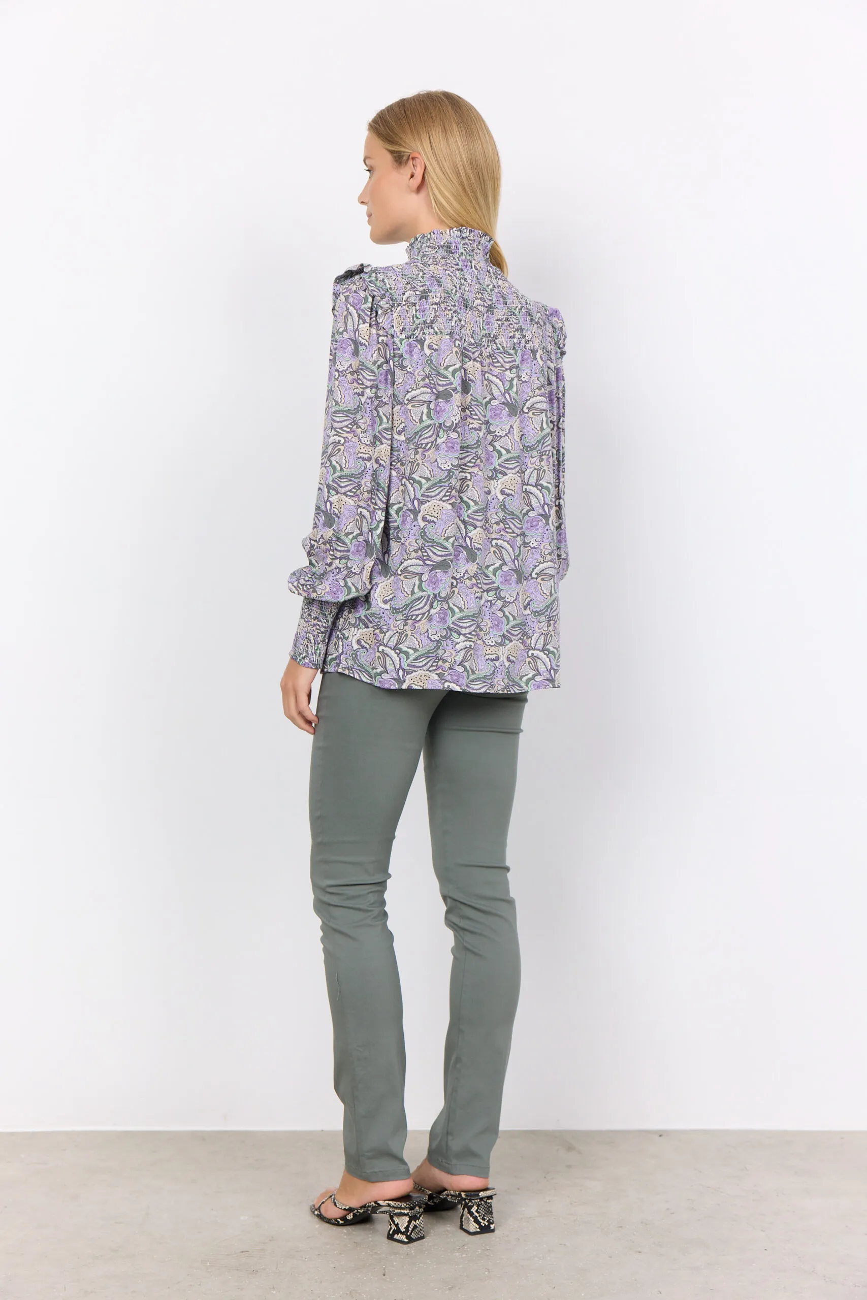 Blusa Femminile SC-Alberte 1 in LENZING™ ECOVERO™ Viscosa con Stampa Geometrica – Stile e Sostenibilità