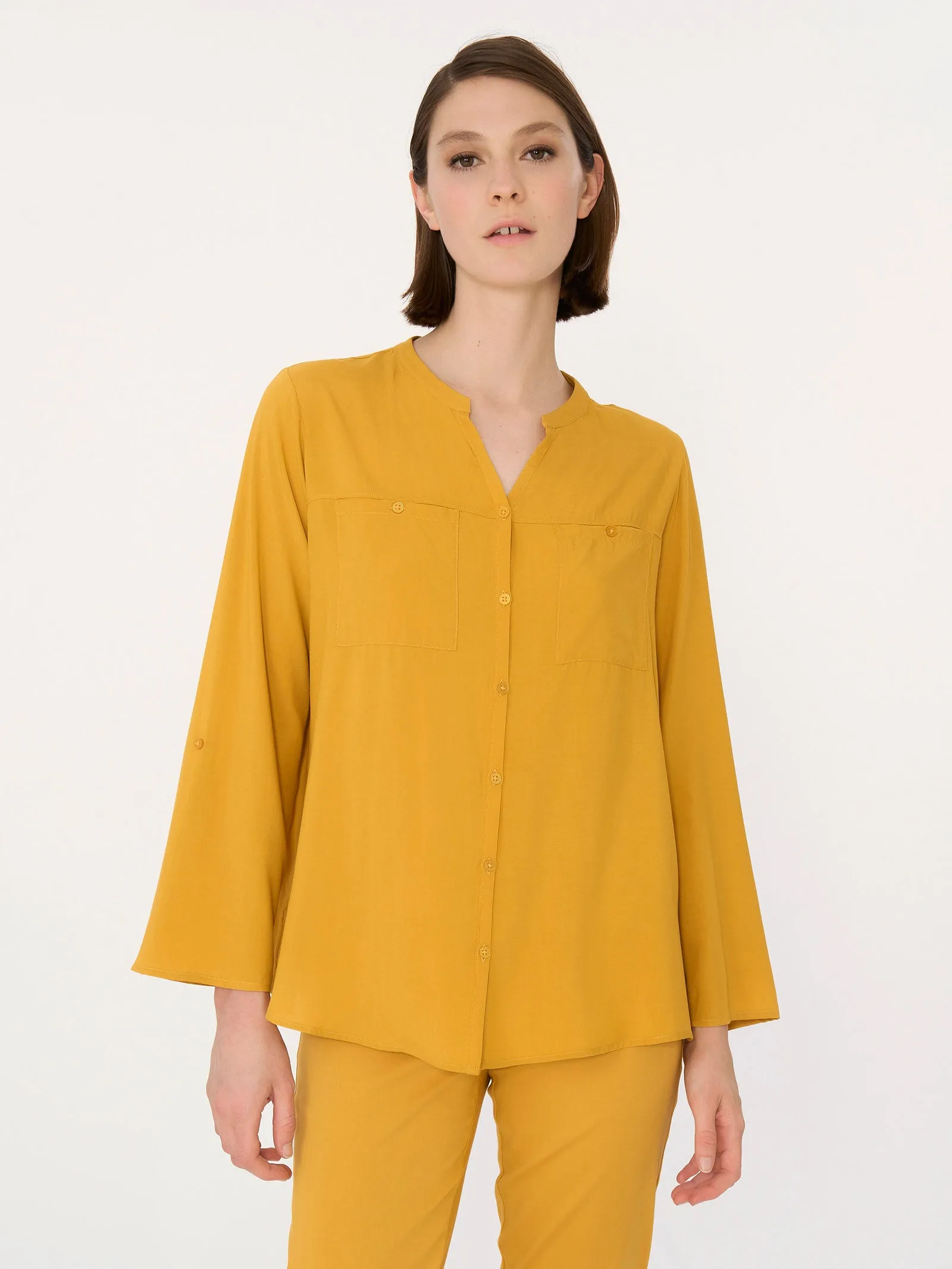 Camicia con collo alla coreana in EcoSeta - Golden Spice