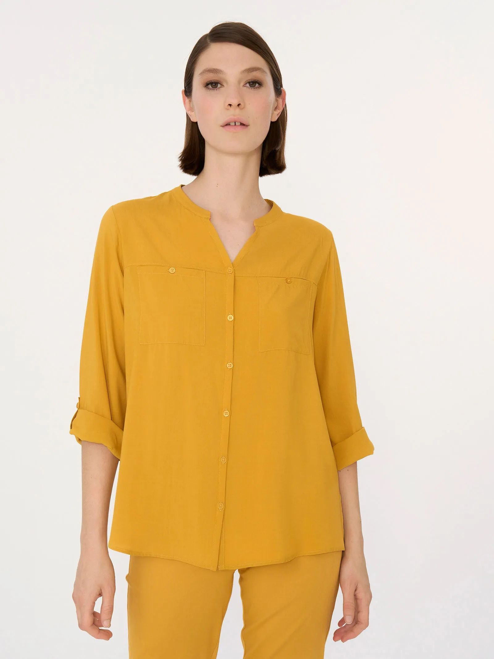 Camicia con collo alla coreana in EcoSeta - Golden Spice