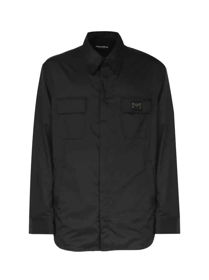 CAMICIA IN TESSUTO SEMILUCIDO E TARGHETTA CON LOGO