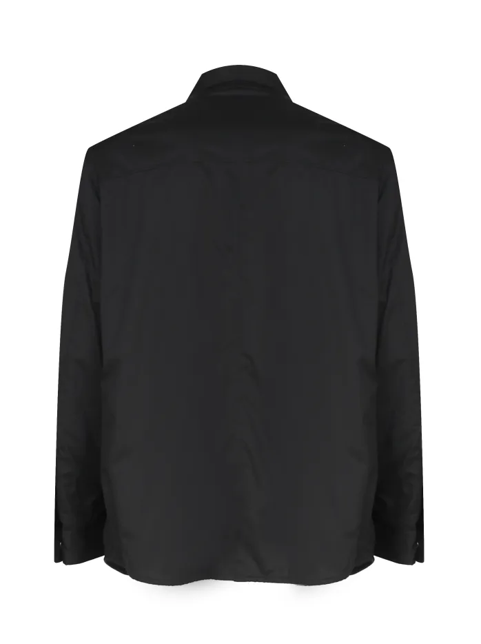 CAMICIA IN TESSUTO SEMILUCIDO E TARGHETTA CON LOGO