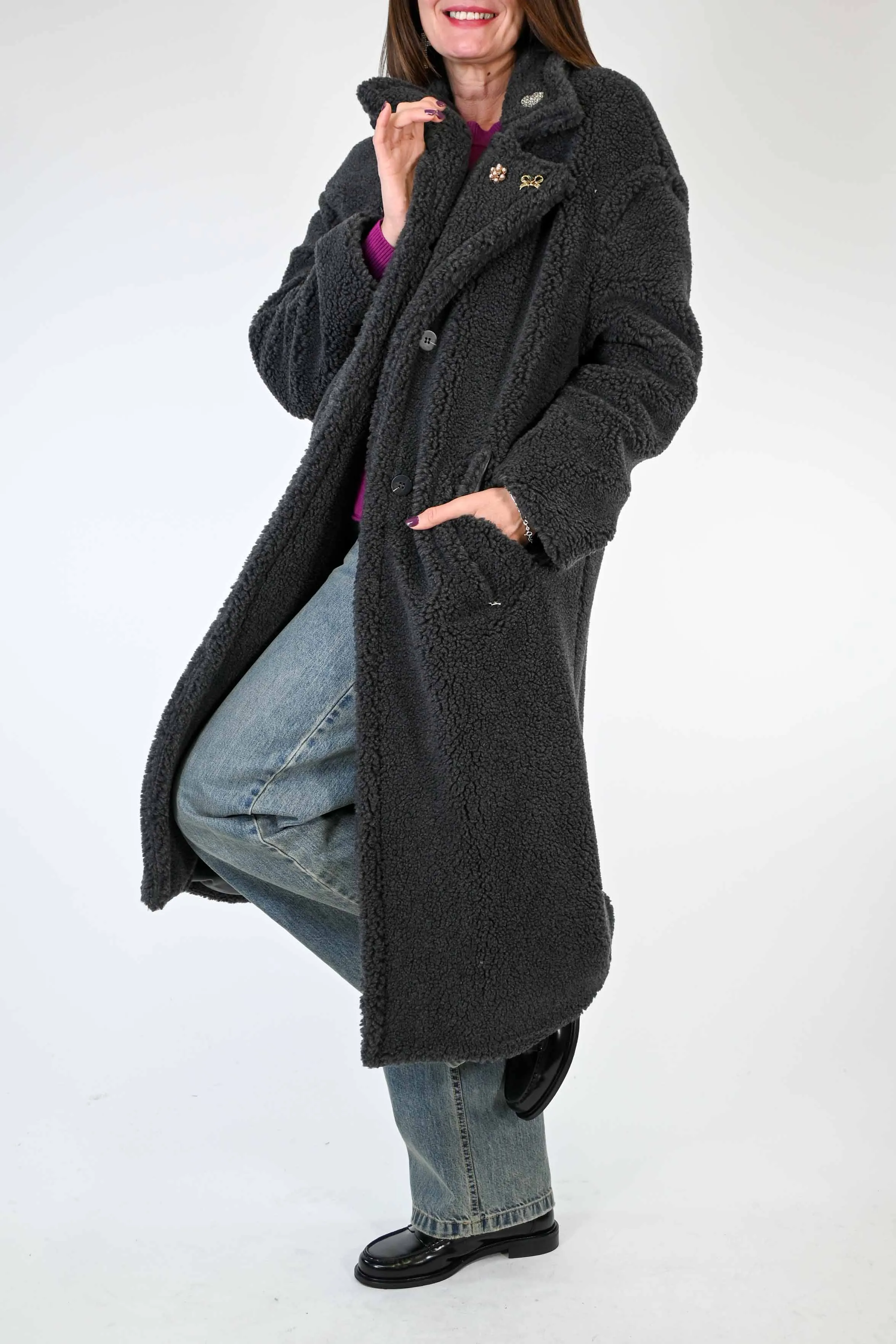 CAPPOTTO AD ORSETTO CON SPILLE COLOR PIOMBO