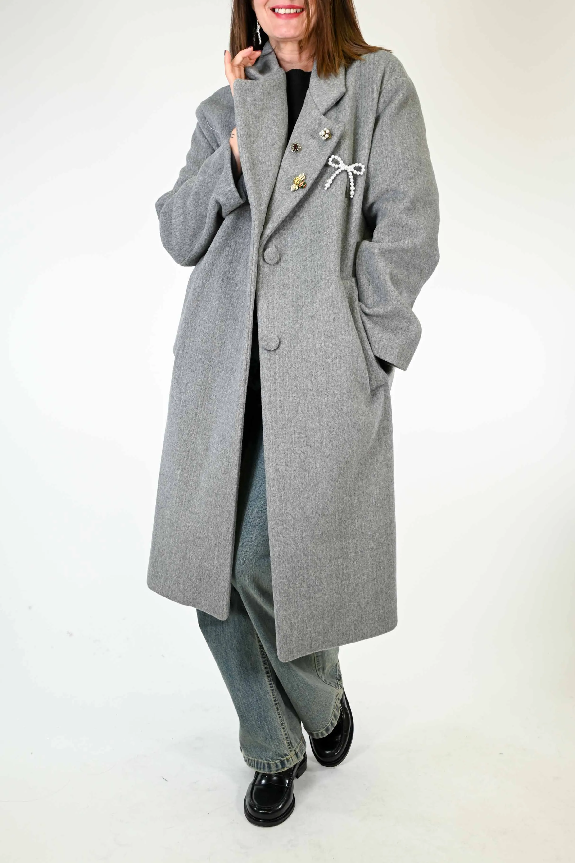 CAPPOTTO DUE BOTTONI CON SPILLE COLOR GRIGIO