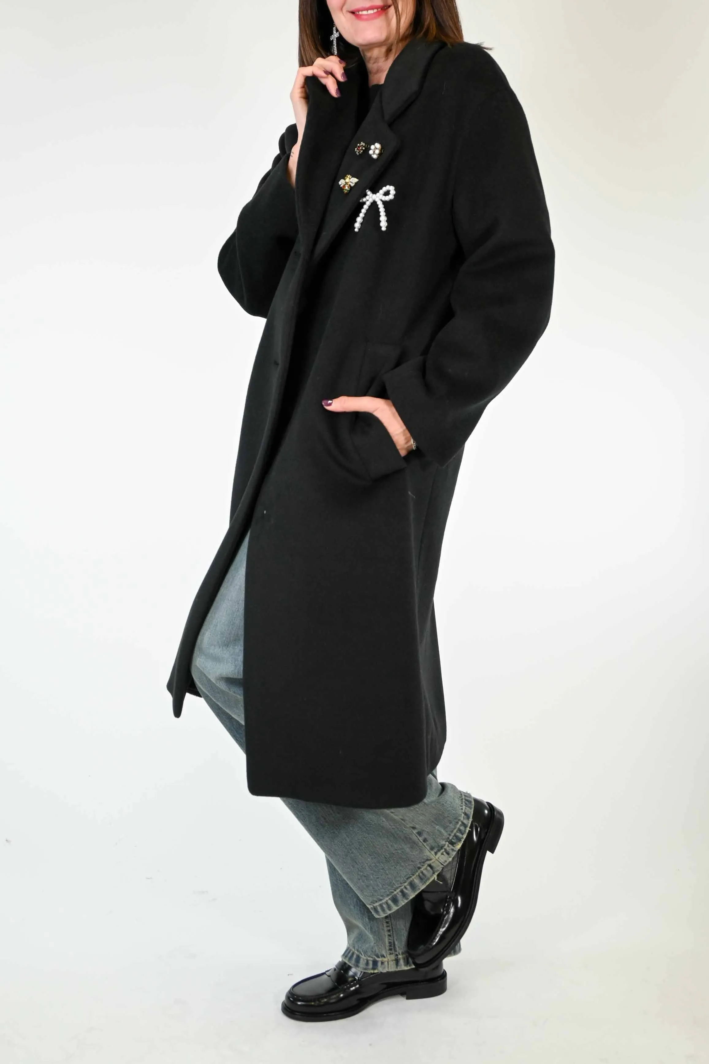 CAPPOTTO DUE BOTTONI CON SPILLE COLOR NERO