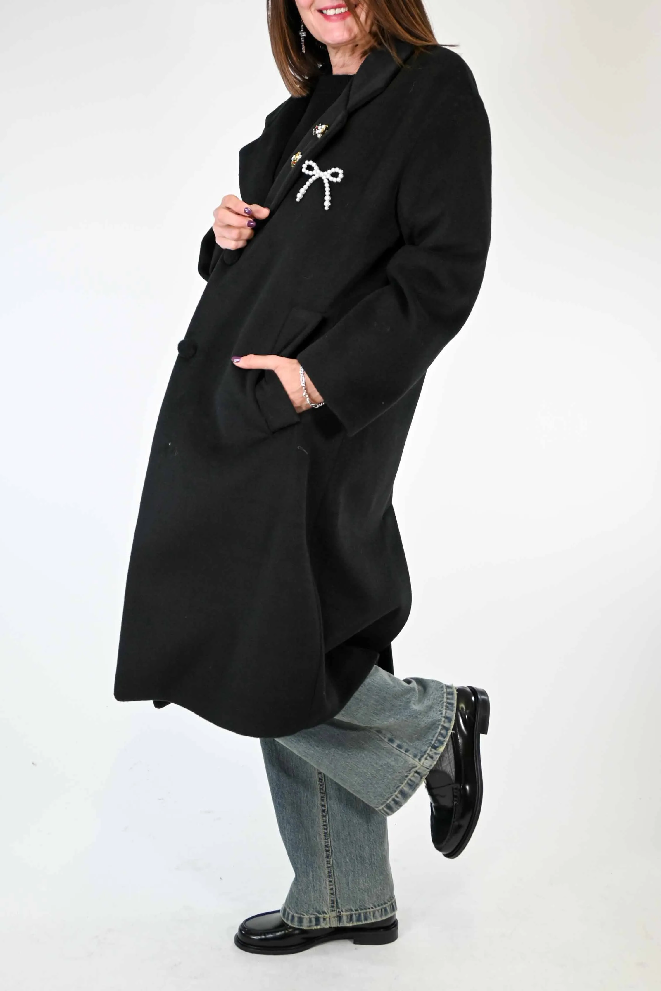 CAPPOTTO DUE BOTTONI CON SPILLE COLOR NERO