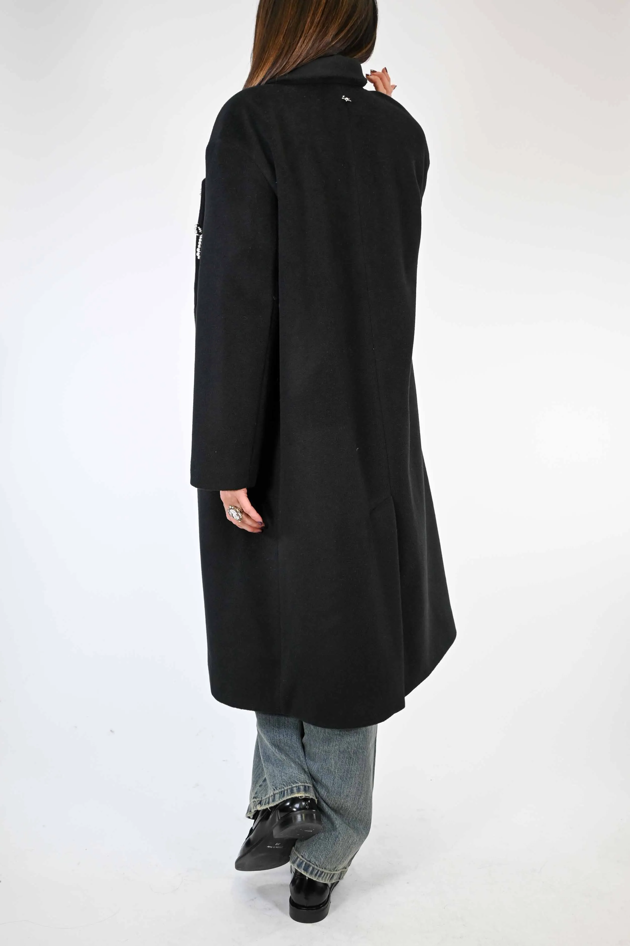 CAPPOTTO DUE BOTTONI CON SPILLE COLOR NERO