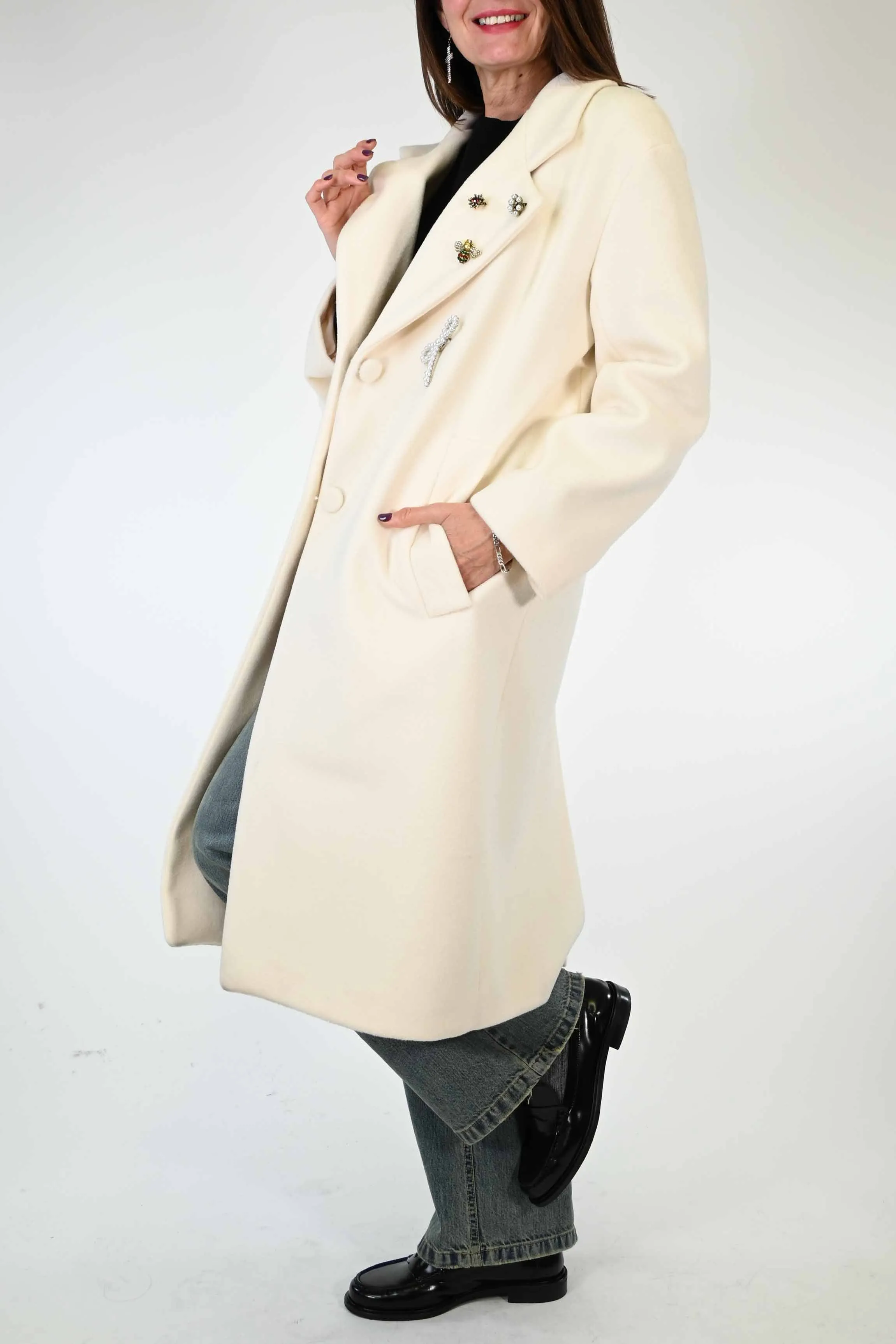 CAPPOTTO DUE BOTTONI CON SPILLE COLOR PANNA