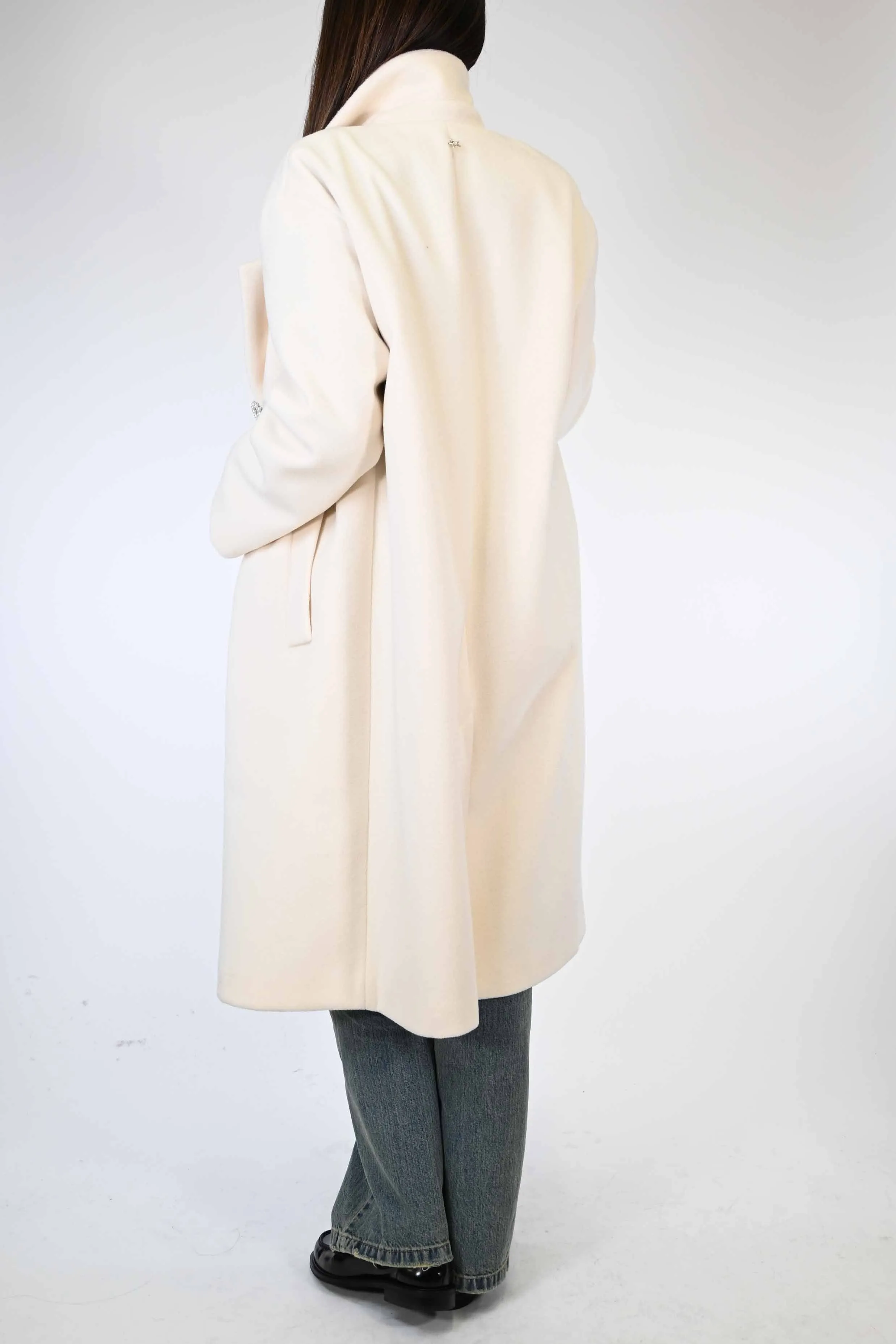 CAPPOTTO DUE BOTTONI CON SPILLE COLOR PANNA