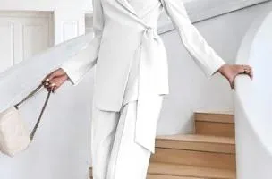 Completo giacca e pantaloni eleganti, bianco