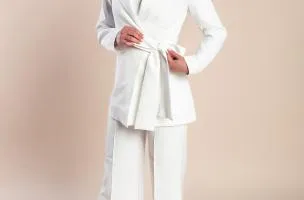 Completo giacca e pantaloni eleganti, bianco