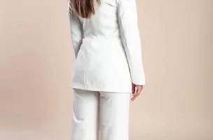 Completo giacca e pantaloni eleganti, bianco