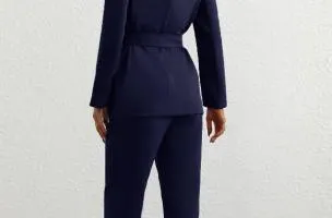 Completo giacca e pantaloni eleganti, blu scuro