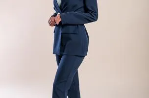 Completo giacca e pantaloni eleganti, blu scuro