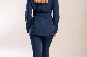 Completo giacca e pantaloni eleganti, blu scuro