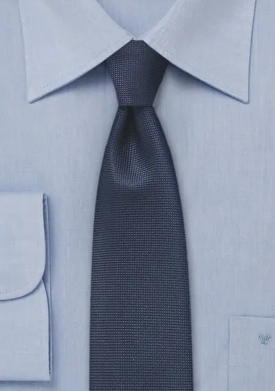 Cravatta sottile blu marino