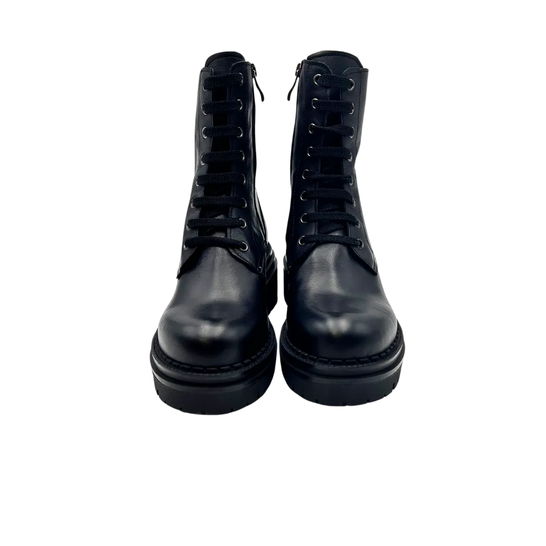 Daniela 1 Black