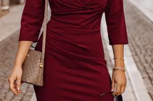 Elegante abito midi con maniche lunghe  Riuma, bordeaux
