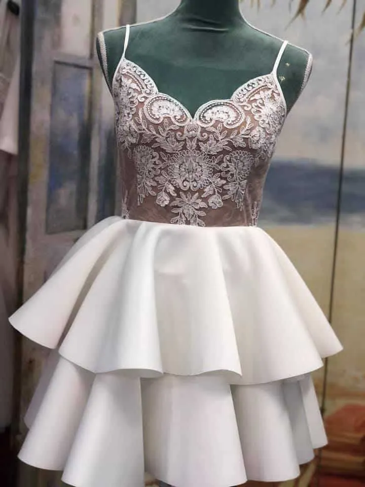Elegante abito svasato in tessuto scuba e tulle ricamato (corpino con fodera beige)
