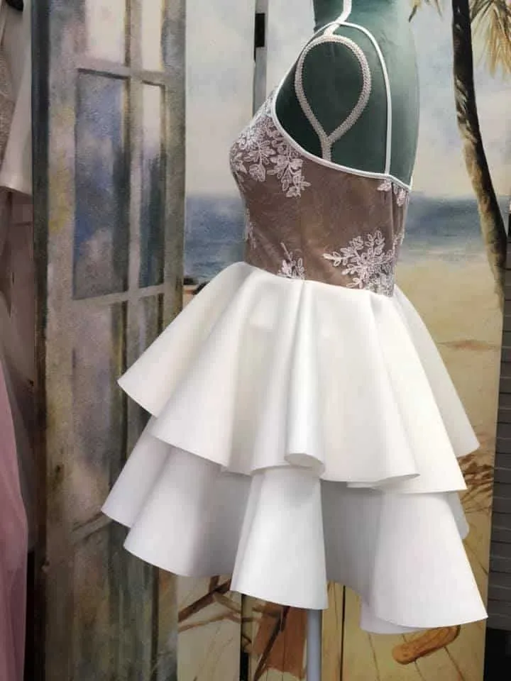 Elegante abito svasato in tessuto scuba e tulle ricamato (corpino con fodera beige)