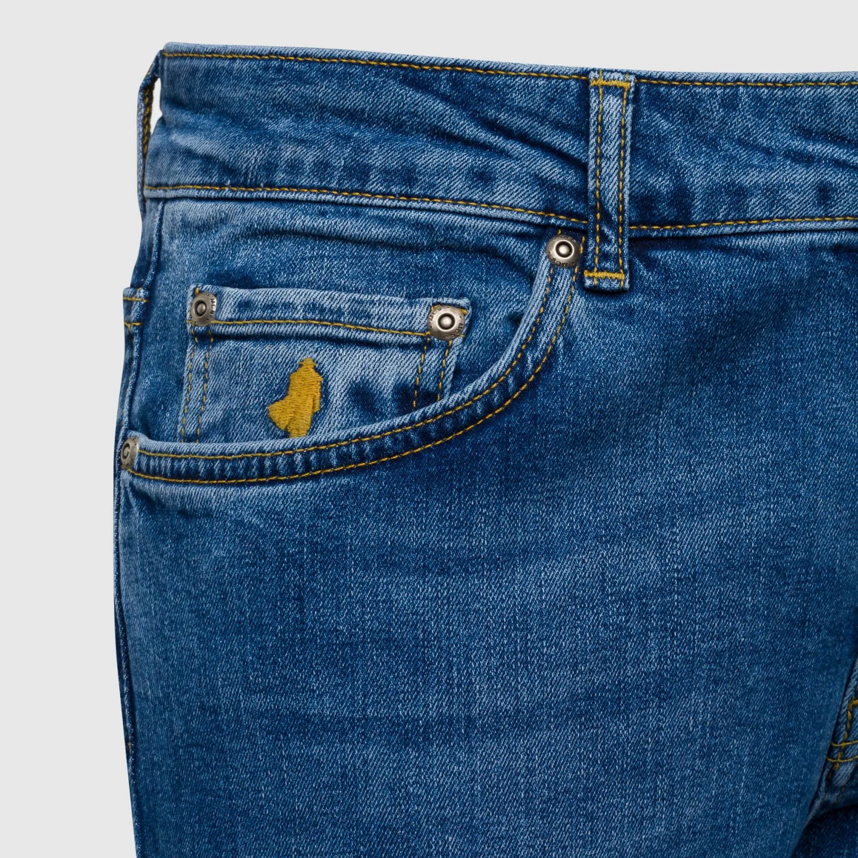 Medium wash stretch jeans mcs regular fit denim