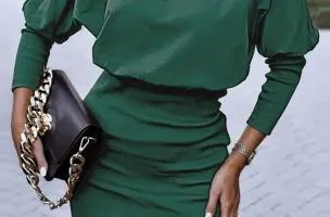 Mini abito elegante con scollo asimmetrico Verrina, verde