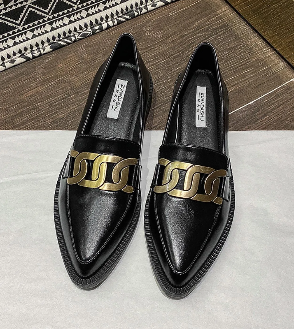 Mocassini Scarpe Donna 2023 New Metal Retro British Style Slothful Small Leather Shoes Flat Scarpe singole da donna Large Size