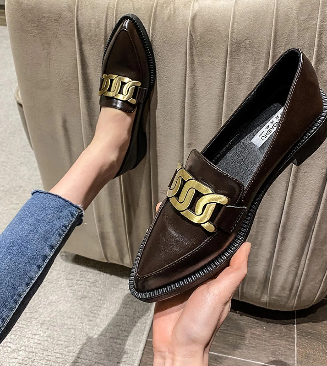 Mocassini Scarpe Donna 2023 New Metal Retro British Style Slothful Small Leather Shoes Flat Scarpe singole da donna Large Size