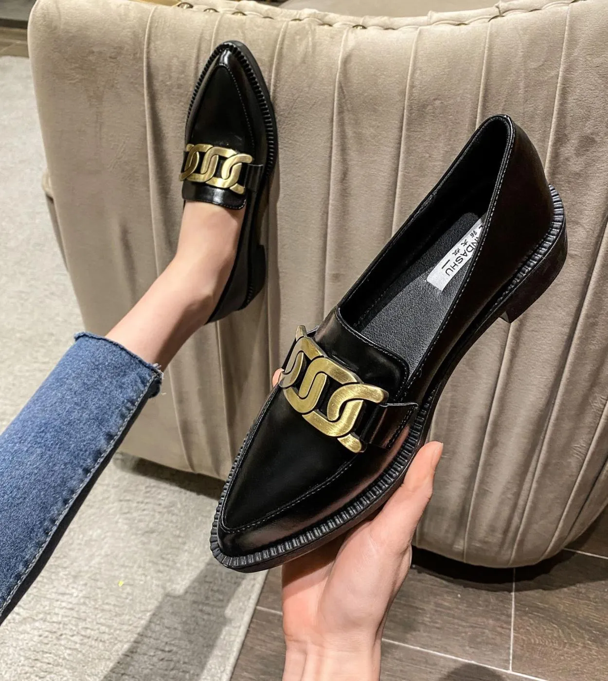 Mocassini Scarpe Donna 2023 New Metal Retro British Style Slothful Small Leather Shoes Flat Scarpe singole da donna Large Size