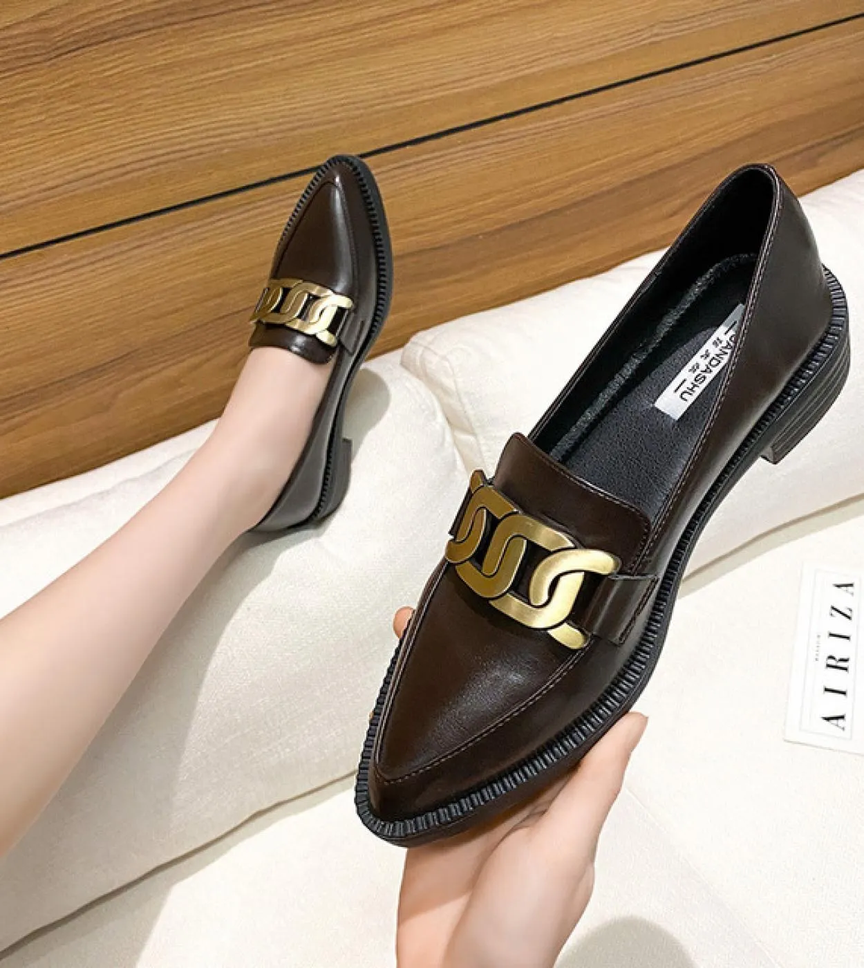 Mocassini Scarpe Donna 2023 New Metal Retro British Style Slothful Small Leather Shoes Flat Scarpe singole da donna Large Size