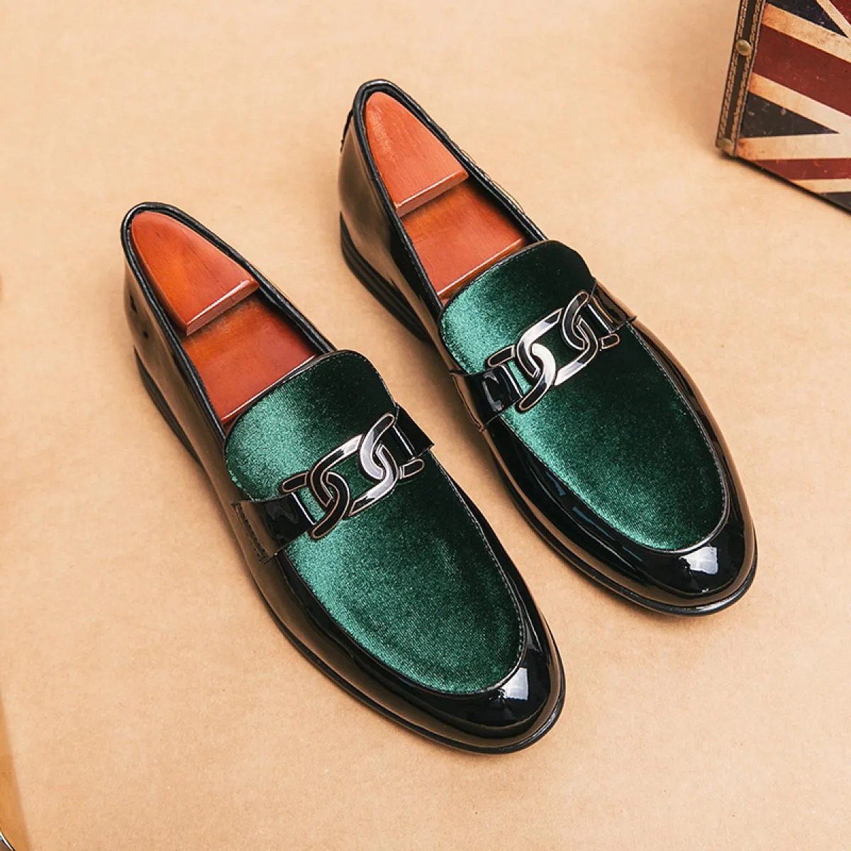 Nuove scarpe da sposa per uomo mocassini slipon in pelle verniciata verde punta tonda scarpe eleganti da uomo spedizione gratuit