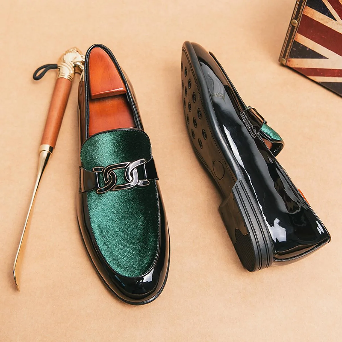 Nuove scarpe da sposa per uomo mocassini slipon in pelle verniciata verde punta tonda scarpe eleganti da uomo spedizione gratuit