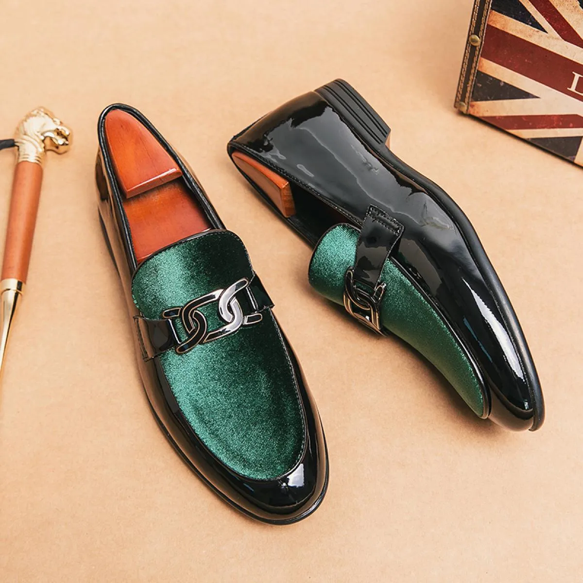 Nuove scarpe da sposa per uomo mocassini slipon in pelle verniciata verde punta tonda scarpe eleganti da uomo spedizione gratuit