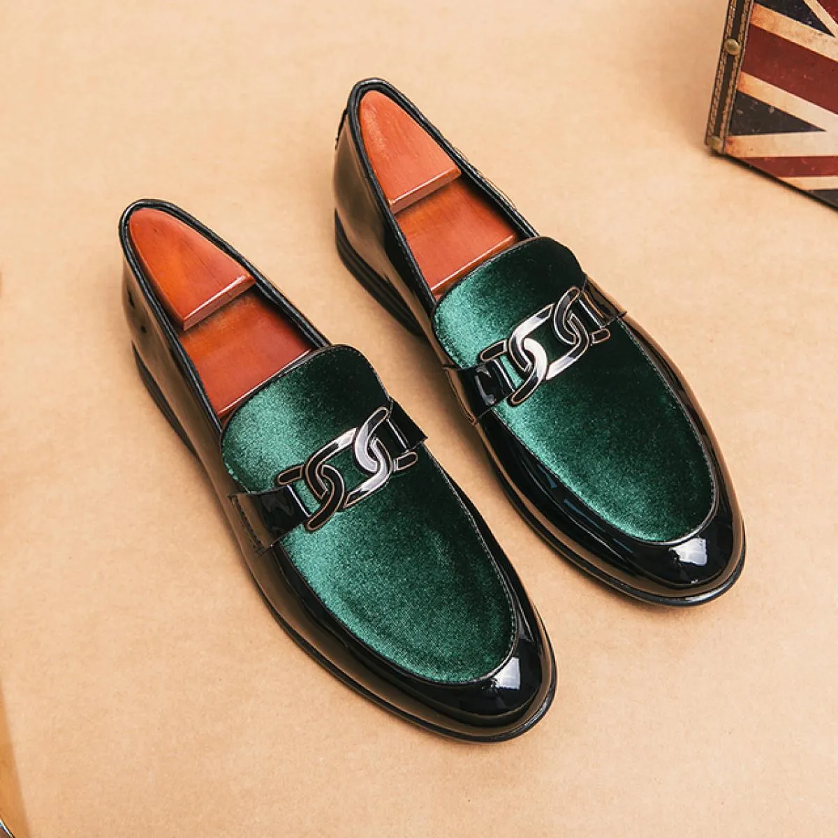Nuove scarpe da sposa per uomo mocassini slipon in pelle verniciata verde punta tonda scarpe eleganti da uomo spedizione gratuit