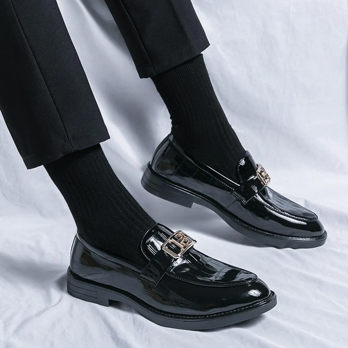 Nuovi mocassini neri da uomo scarpe in pelle verniciata slip traspiranti su scarpe casual solide fatte a mano spedizione gratuit