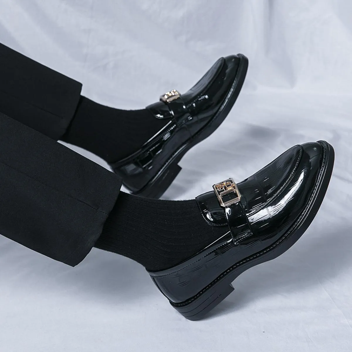 Nuovi mocassini neri da uomo scarpe in pelle verniciata slip traspiranti su scarpe casual solide fatte a mano spedizione gratuit