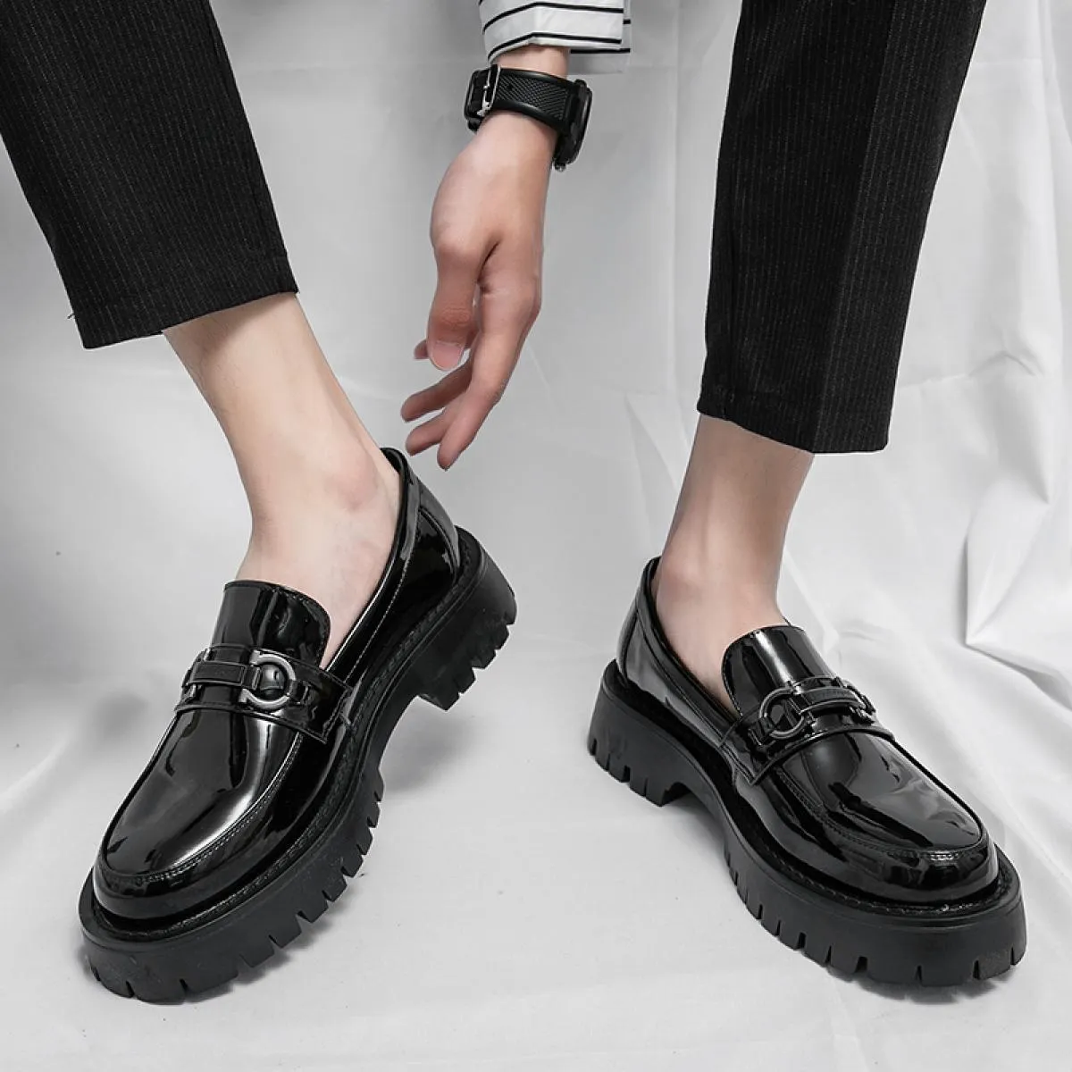 Nuovi mocassini neri Scarpe da uomo in pelle verniciata traspirante Silp su scarpe casual solide fatte a mano Spedizione gratuit