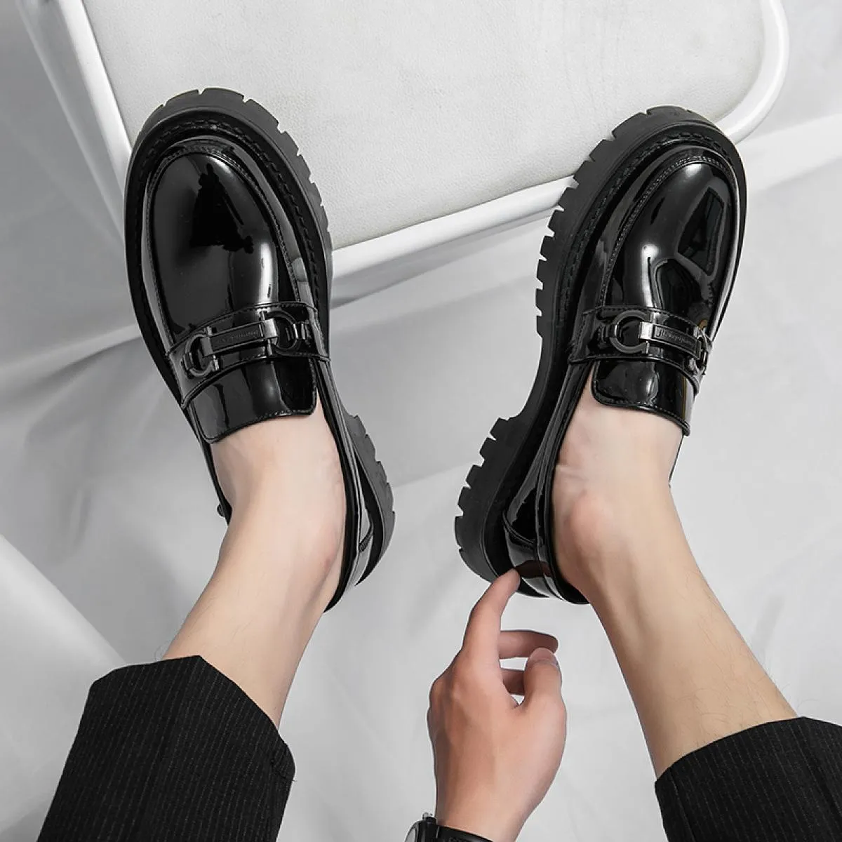 Nuovi mocassini neri Scarpe da uomo in pelle verniciata traspirante Silp su scarpe casual solide fatte a mano Spedizione gratuit