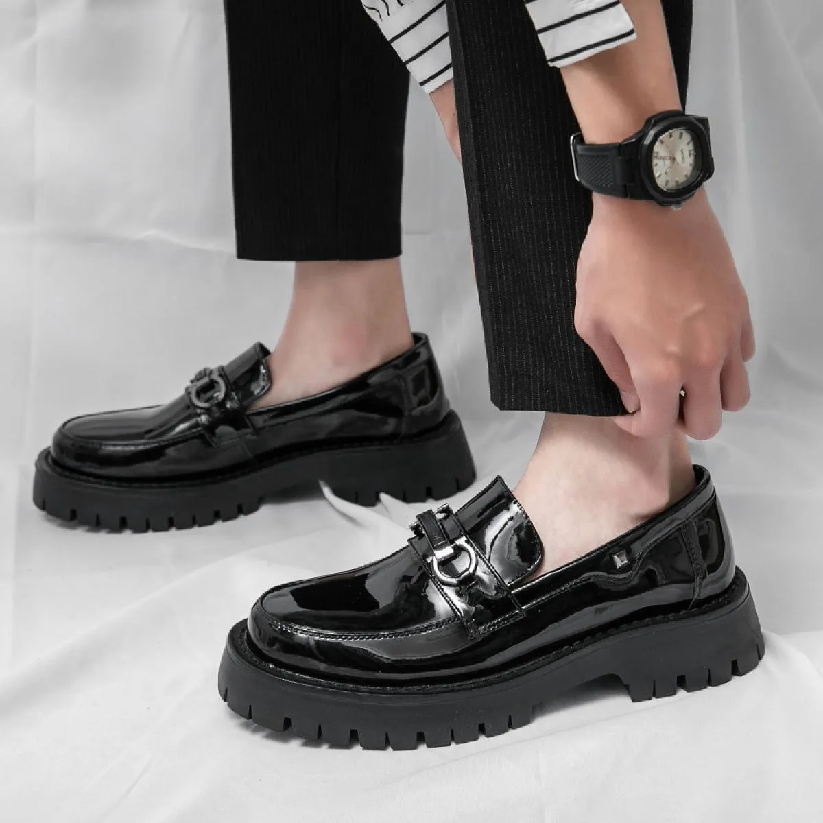 Nuovi mocassini neri Scarpe da uomo in pelle verniciata traspirante Silp su scarpe casual solide fatte a mano Spedizione gratuit