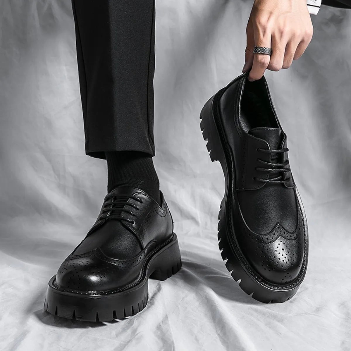 Nuovi mocassini neri Scarpe da uomo Nappe Traspiranti Laceup Scarpe casual solide Fatte a mano Spedizione gratuita Taglia 3844 A