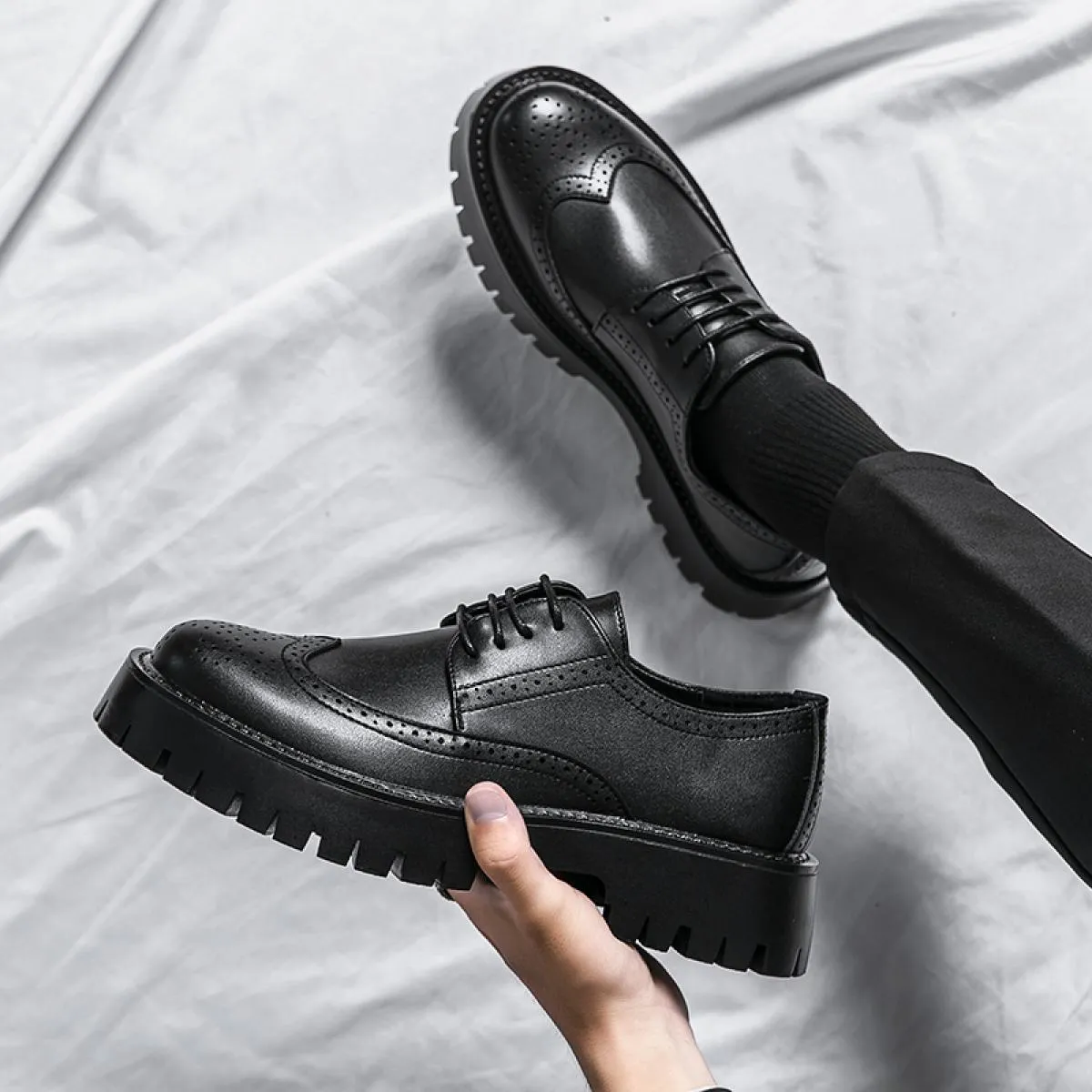 Nuovi mocassini neri Scarpe da uomo Nappe Traspiranti Laceup Scarpe casual solide Fatte a mano Spedizione gratuita Taglia 3844 A