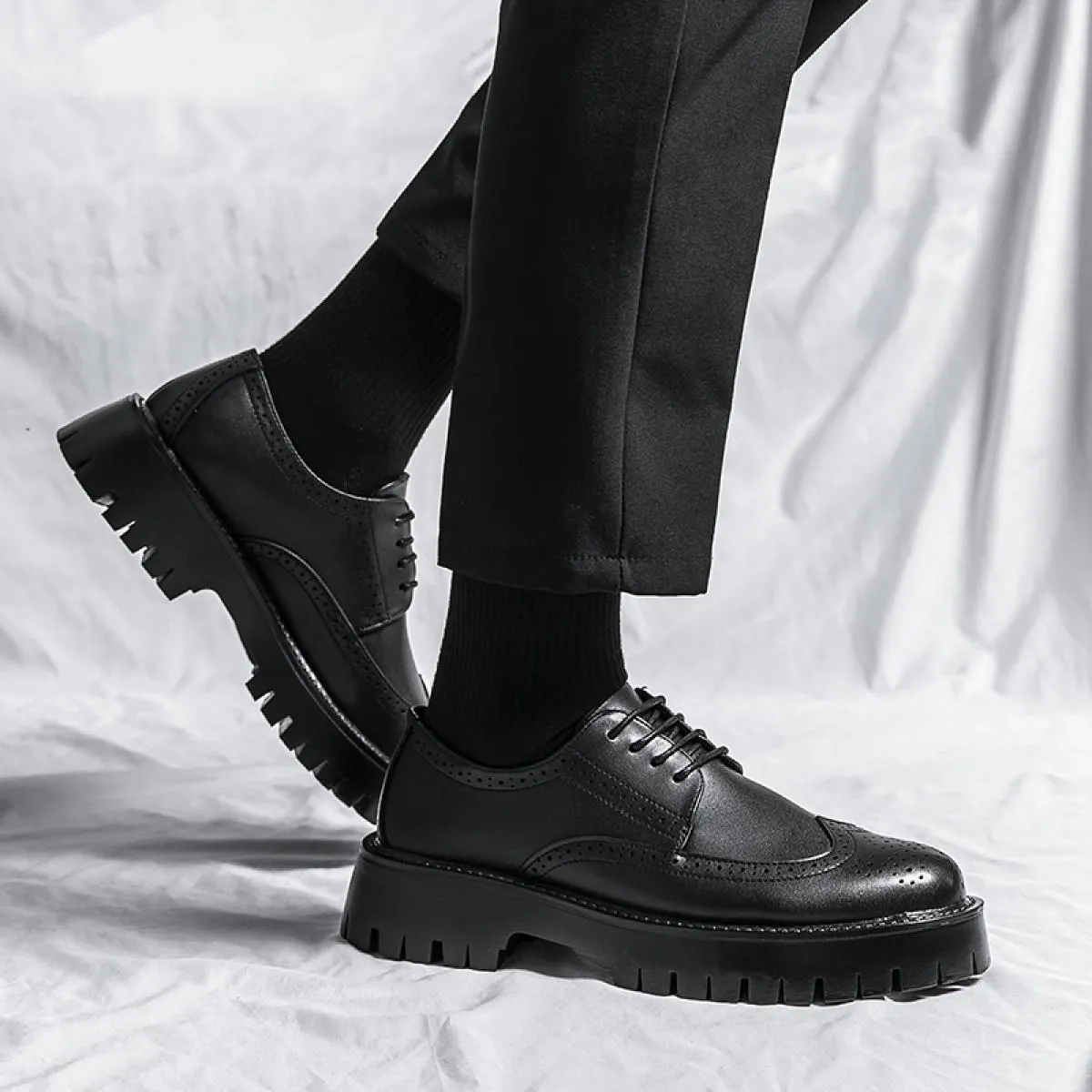 Nuovi mocassini neri Scarpe da uomo Nappe Traspiranti Laceup Scarpe casual solide Fatte a mano Spedizione gratuita Taglia 3844 A
