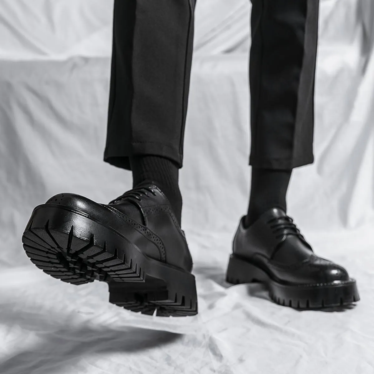 Nuovi mocassini neri Scarpe da uomo Nappe Traspiranti Laceup Scarpe casual solide Fatte a mano Spedizione gratuita Taglia 3844 A