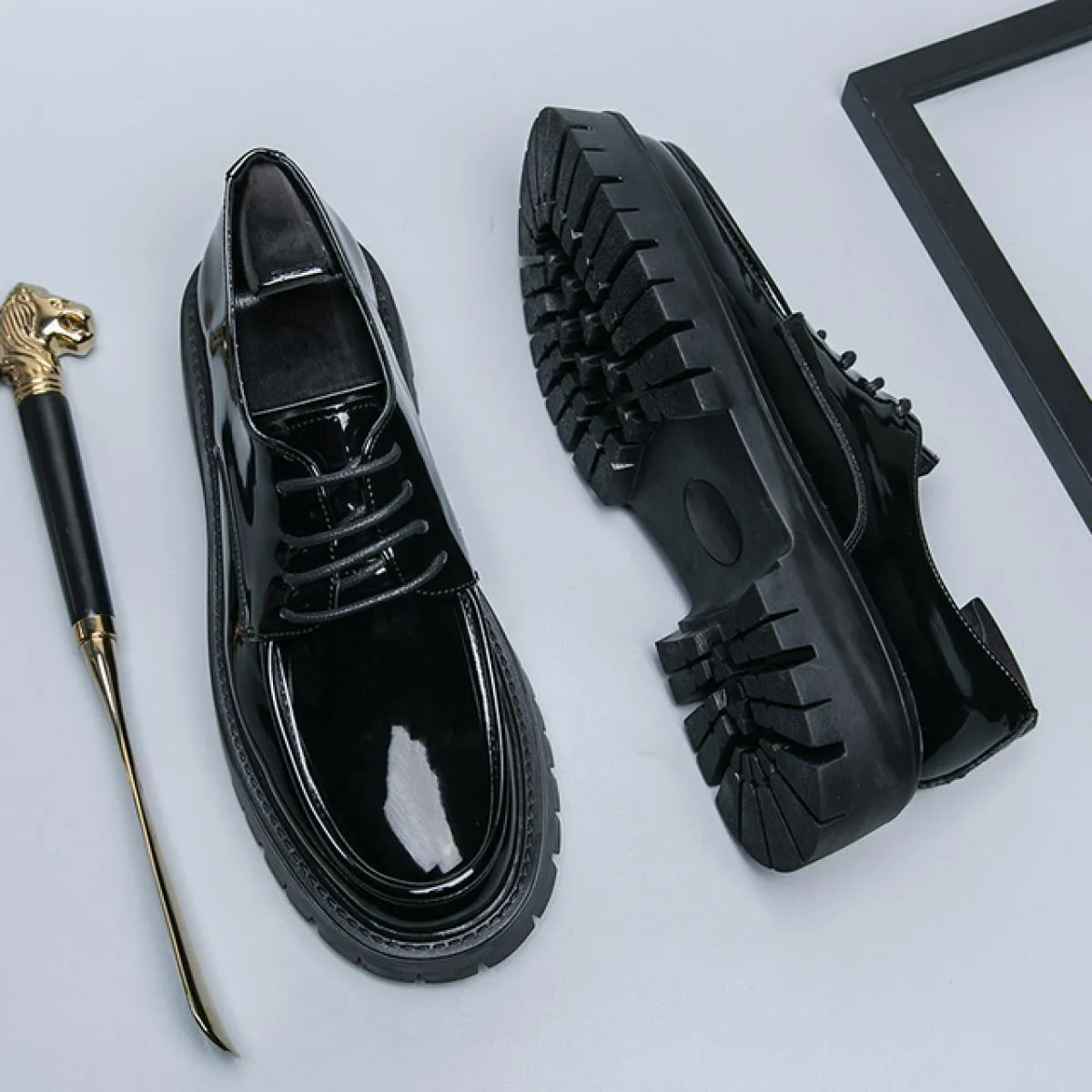 Nuovi mocassini neri scarpe in pelle verniciata da uomo scarpe casual solide traspiranti scarpe eleganti da uomo fatte a mano